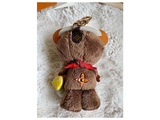 Louis Vuitton Louis Bear Ciondolo Western Cowboy M03176 Marrone Bianco Rosso D'oro - vista 4