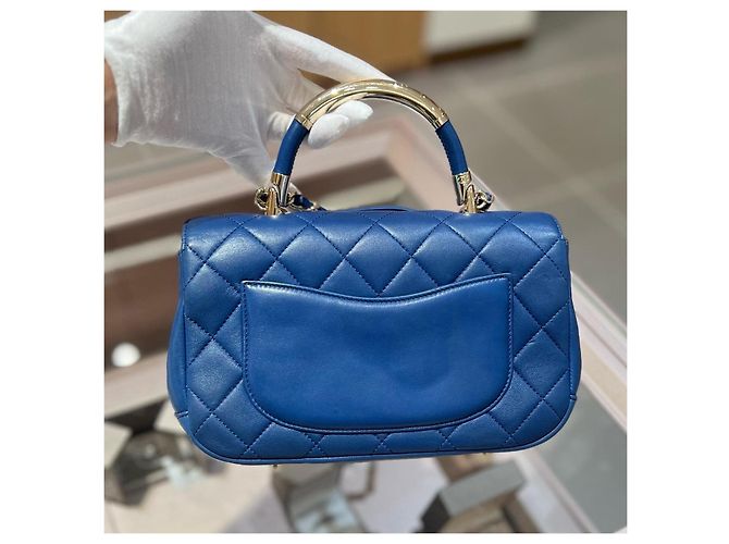 Borsa Chanel Classic Flap in pelle blu - vista 3