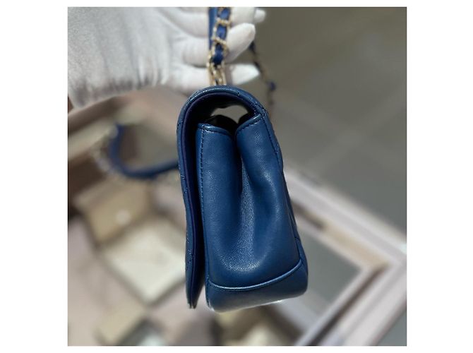 Borsa Chanel Classic Flap in pelle blu - vista 6