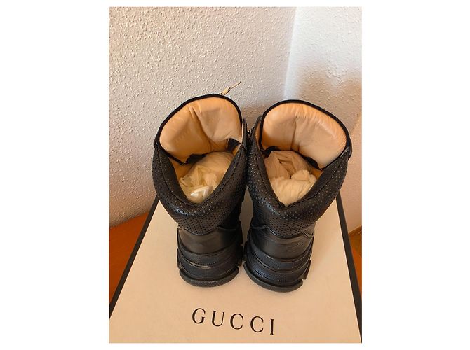 Gucci Stivaletti da trekking FlashTrek in pelle nera e camoscio Nero - vista 2