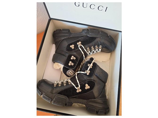 Gucci Stivaletti da trekking FlashTrek in pelle nera e camoscio Nero - vista 8