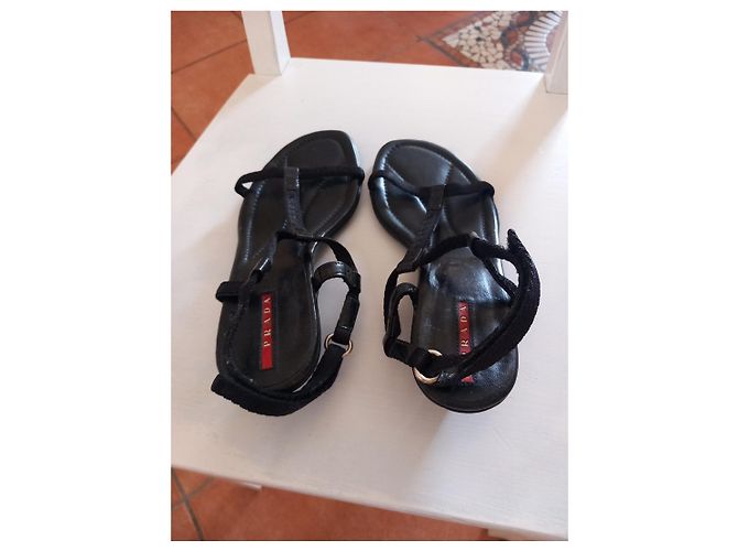 Prada flache Sandalen aus schwarzem Lackleder - Ansicht 3