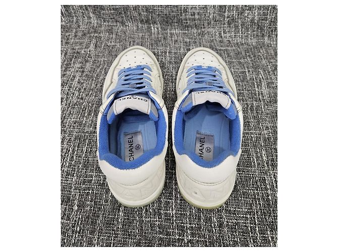 Sneakers Chanel in pelle bianca logo CC Bianco Blu - vista 10
