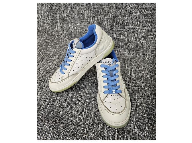 Sneakers Chanel in pelle bianca logo CC Bianco Blu - vista 15