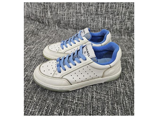 Sneakers Chanel in pelle bianca logo CC Bianco Blu - vista 3