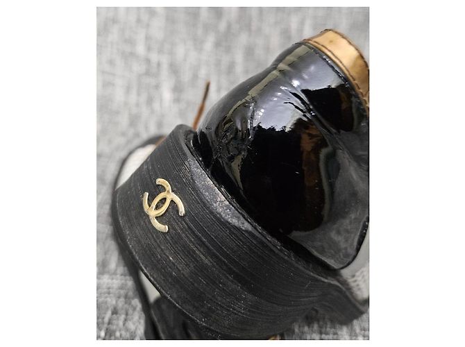 Chanel Oxford-Schuhe aus schwarzem Lackleder und silbernem Perforationsleder Golden - Ansicht 9