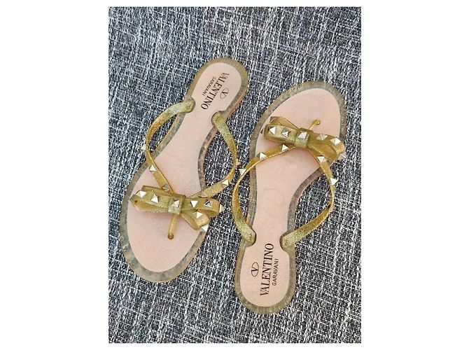 Valentino Garavani Infradito Rockstud Jelly Bow D'oro - vista 4