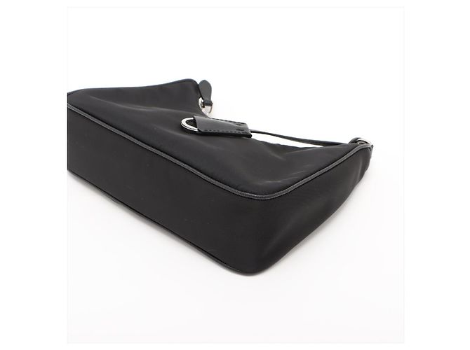 Prada Borsa a tracolla pouch Re-Edition 2005 in nylon Econyl Nero - vista 3