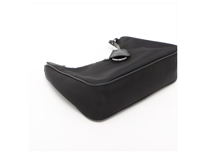 Prada Borsa a tracolla pouch Re-Edition 2005 in nylon Econyl Nero - vista 4
