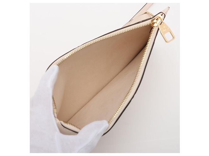 Louis Vuitton Borsa a tracolla Shopper Neverfull MM in pelle Empreinte Bianca Bianco - vista 9