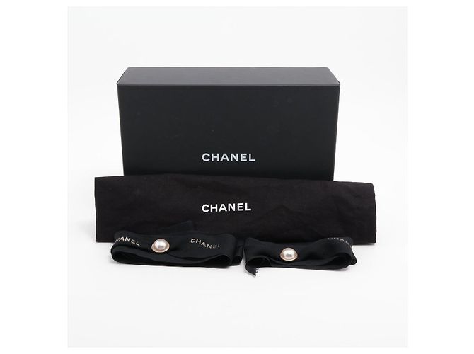 Chanel Bolsa Vanity Case Coco Casino Small em couro de cordeiro acolchoado com corrente Preto - vista 9