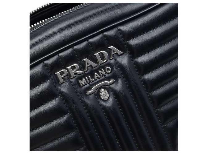 Borsa Camera Diagramme Prada in pelle di vitello morbida nera Nero - vista 5