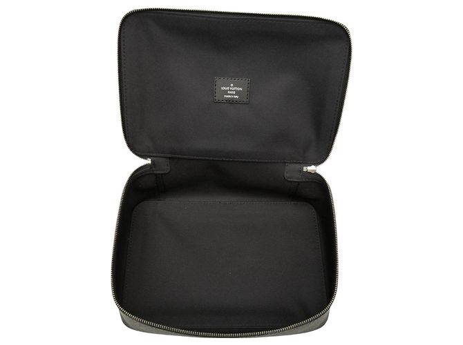 Borsa a Mano Louis Vuitton Monogram Eclipse Toilet Pouch GM Nera Nero - vista 4