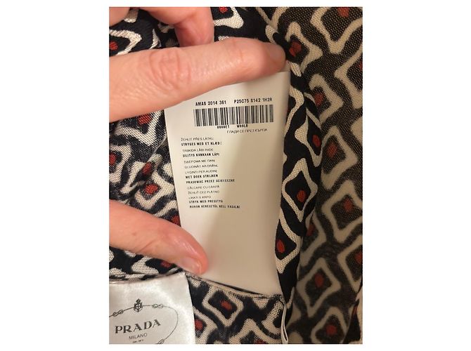 Prada Seiden-Cardigan mit geometrischem Muster Schwarz Weiß Rot - Ansicht 7