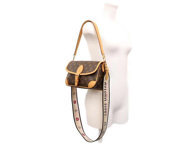 Borsa a tracolla Louis Vuitton Monogram Noir Diane NM PM Marrone - vista 14