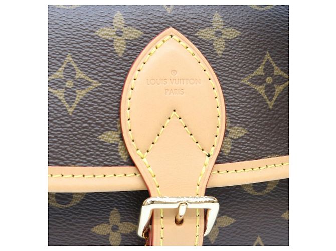 Borsa a tracolla Louis Vuitton Monogram Noir Diane NM PM Marrone - vista 6