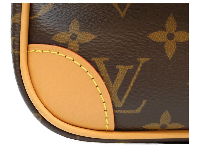 Borsa a tracolla Louis Vuitton Monogram Noir Diane NM PM Marrone - vista 7