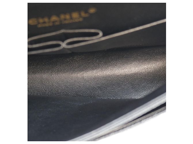 Borsa a tracolla Chanel A01112 in pelle Caviar Matelassé Nero - vista 11