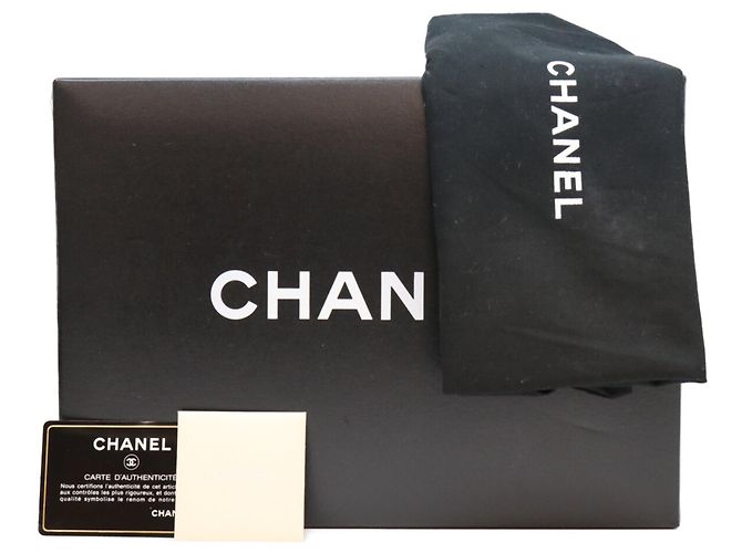 Borsa a tracolla Chanel A01112 in pelle Caviar Matelassé Nero - vista 12