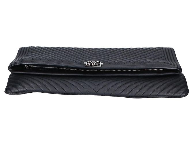 Pochette Chanel Boy in nero - vista 2