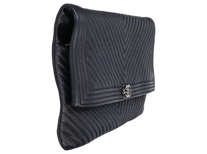 Pochette Chanel Boy in nero - vista 3