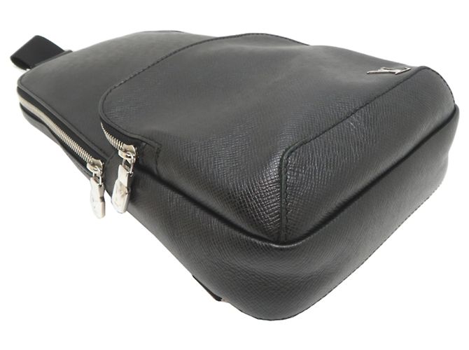 Borsa a tracolla Louis Vuitton Avenue Nero - vista 3