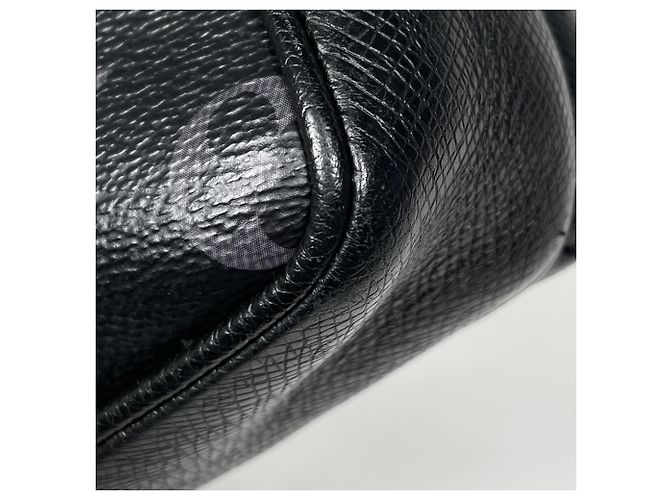 Borsa a tracolla Louis Vuitton Outdoor Messenger PM Nero - vista 3