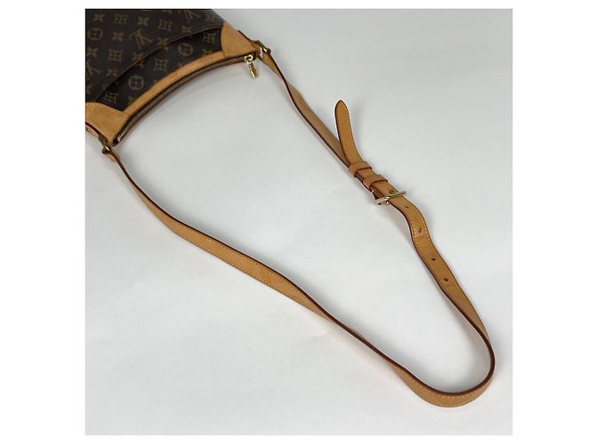 Bolso de hombro Louis Vuitton Odeon PM Castaño Monograma - vista 7