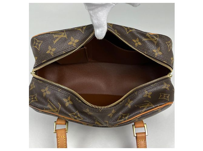 Borsa a tracolla Louis Vuitton Cite MM Marrone - vista 8