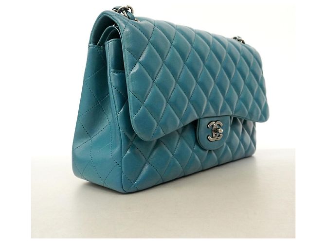 Borsa a tracolla Chanel in pelle d'agnello blu - vista 2