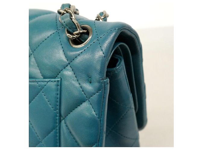Borsa a tracolla Chanel in pelle d'agnello blu - vista 8