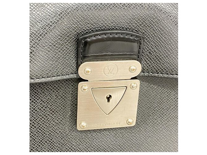 Louis Vuitton Taiga Robusto 1 Bag M31052 Grigio - vista 10