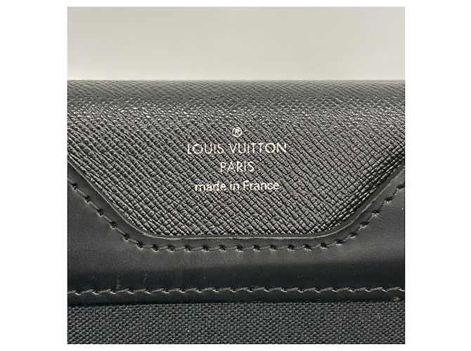 Louis Vuitton Taiga Robusto 1 Bag M31052 Grigio - vista 5