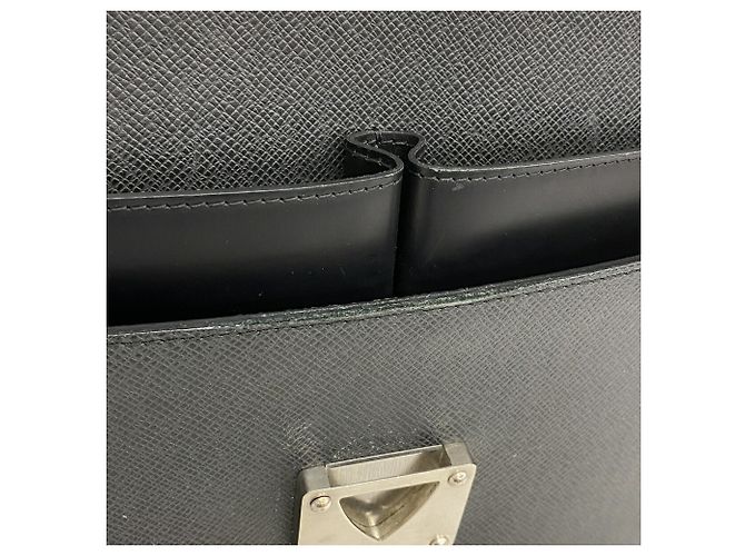 Louis Vuitton Taiga Robusto 1 Bag M31052 Grigio - vista 9