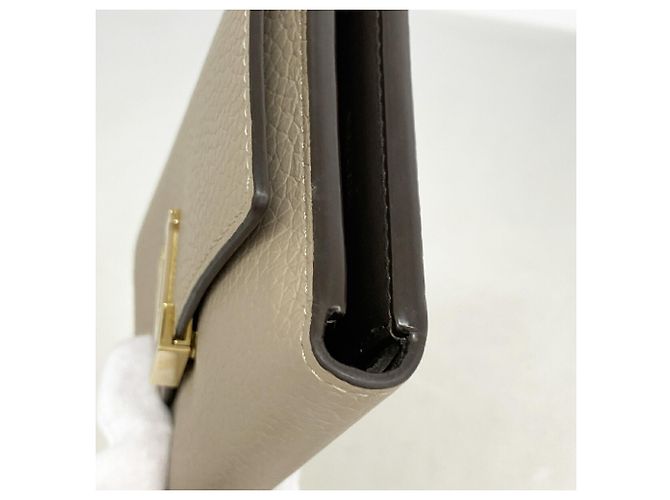 Capucines Carteira Louis Vuitton Tri-fold em Galle - vista 6