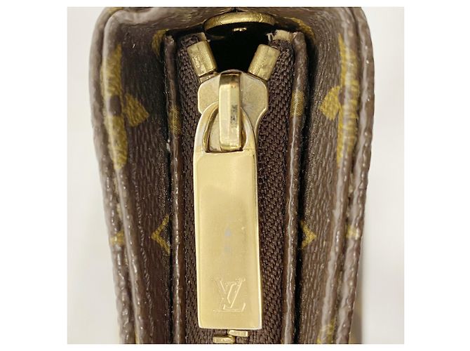 Borsa a tracolla Louis Vuitton Monogram Looping MM Marrone - vista 10