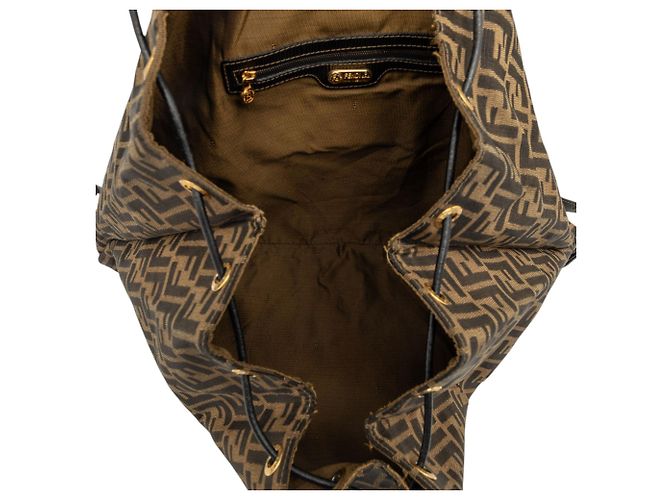Fendi Rucksack mit Kordzug aus braunem Zucca Canvas - Ansicht 4