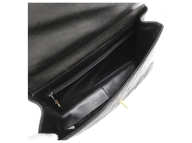 Sac à épaule Chanel 06303 en cuir noir - vue 6