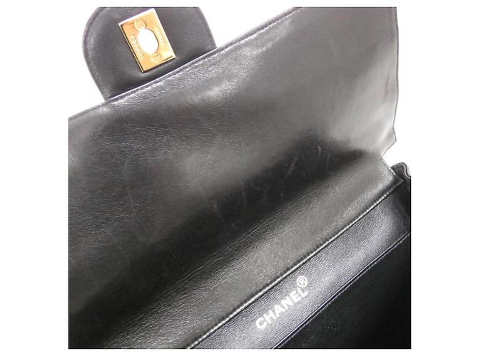 Sac à épaule Chanel 06303 en cuir noir - vue 8