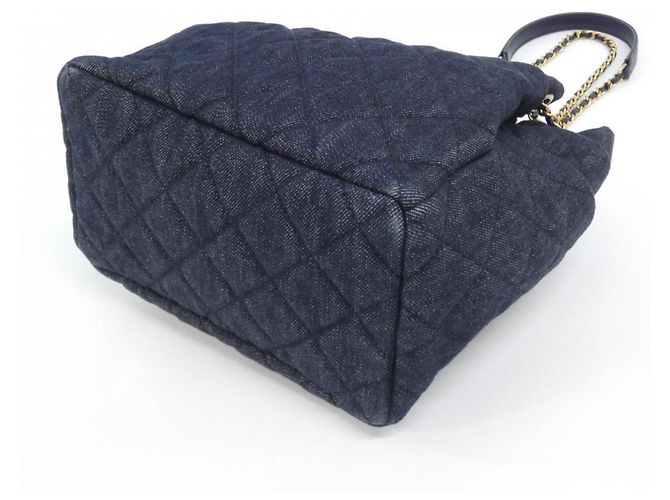Borsa a tracolla Chanel 91135 in denim blu navy - vista 3