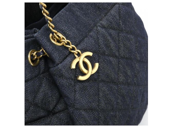 Borsa a tracolla Chanel 91135 in denim blu navy - vista 4
