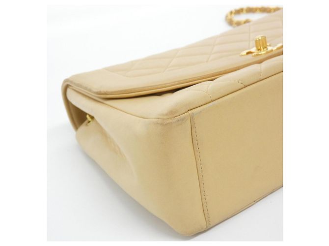Borsa a tracolla Chanel in pelle d'agnello beige - vista 3