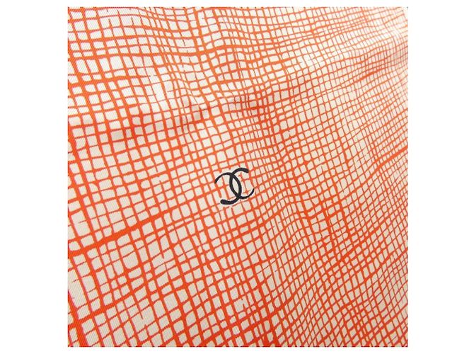 Foulard in seta Chanel in avorio e rosso Crudo - vista 2