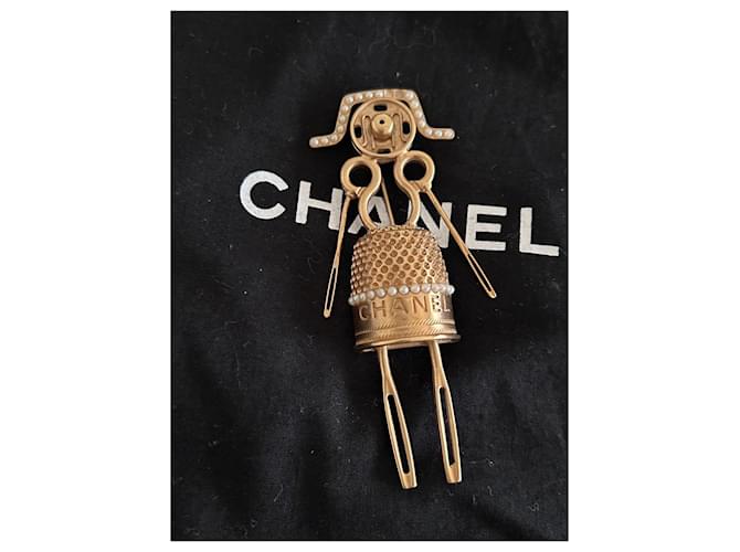Spilla Chanel Runway Gold-Tone Sewing Lady D'oro - vista 2