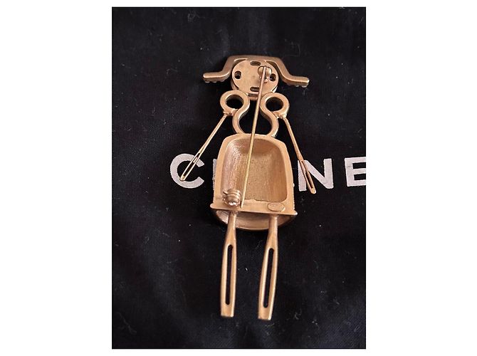 Spilla Chanel Runway Gold-Tone Sewing Lady D'oro - vista 3