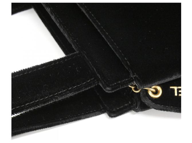Bolso Chanel en negro con herrajes dorados - vista 5
