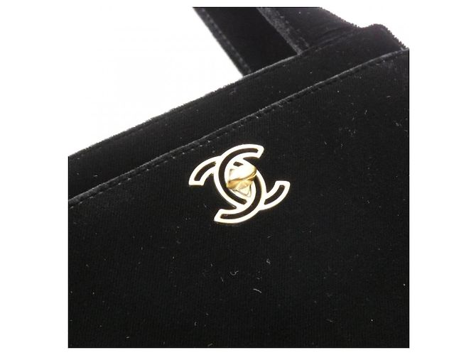 Bolso Chanel en negro con herrajes dorados - vista 6