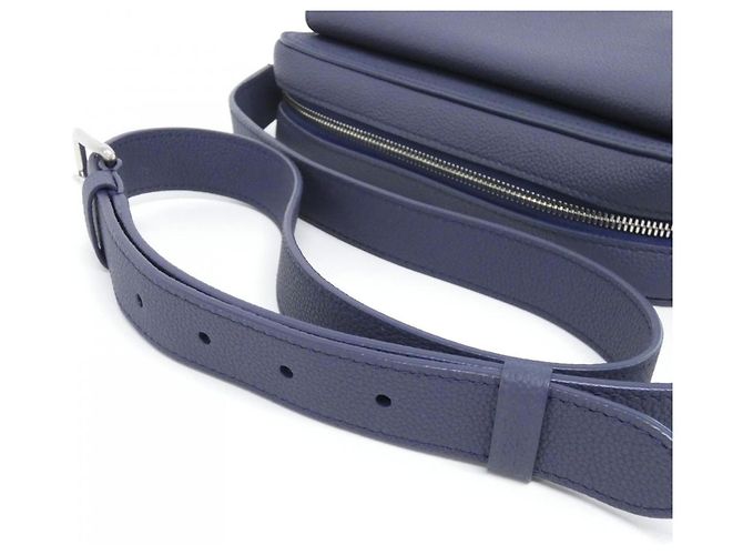 Borsa a tracolla Louis Vuitton LV Aerogram Boarding Messenger Blu navy - vista 6