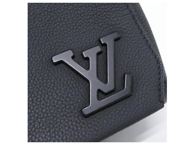 Borsa a tracolla Louis Vuitton LV Aerogram Takeoff Messenger Nero - vista 4