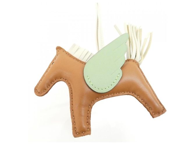 Hermès Hermes Rodeo Pegasus Accessory Bag Charm PM D'oro Verde chiaro - vista 2